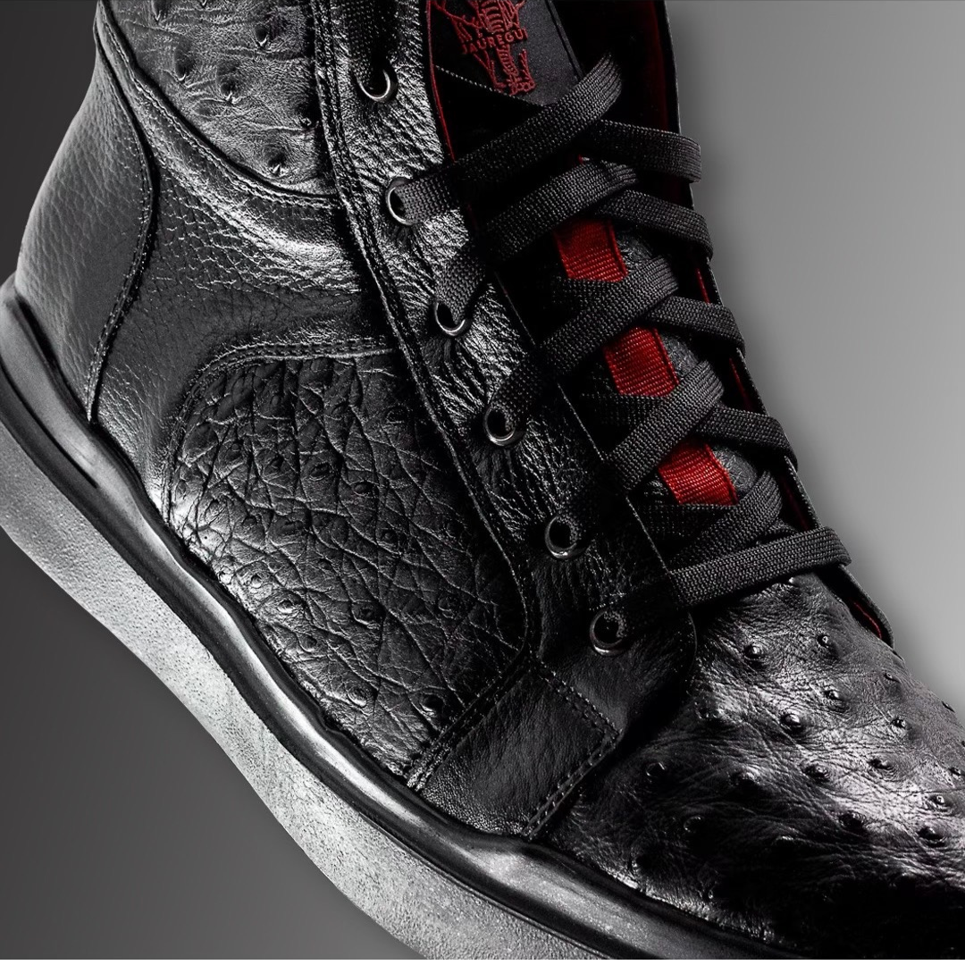 HIGH TOP PANZA DE AVESTRUZ NEGRO FORRO ROJO - Imagen 3