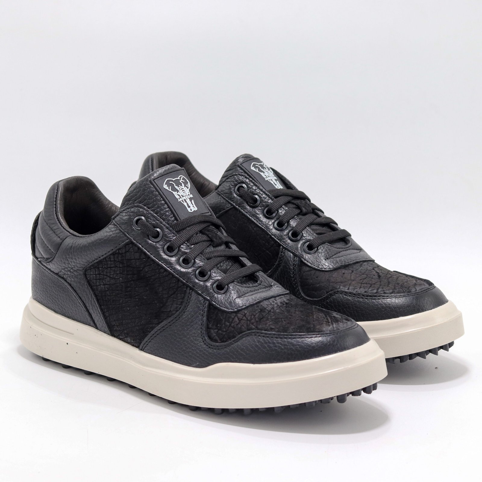 SATURNO ELEFANTE NEGRO